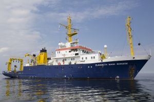 Als Projektleiterin von BONUS MICROPOLL leitet Sonja Oberbeckmann im Oktober 2018 eine wissenschaftliche Schiffsexpedition auf dem Forschungsschiff ELISABETH MANN BORGESE. Dabei stehen einerseits die Forschungsziele im Vordergrund, andererseits ist ihr eine gute Arbeitsatmosphäre an Bord wichtig.